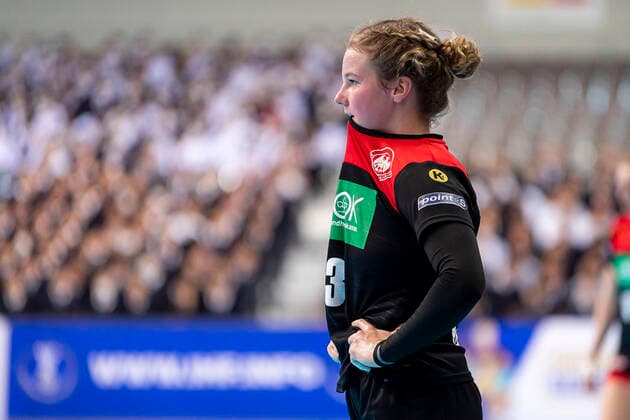 Handball, Women WM 2019, Main Round, Group 1, 7 Matchday , Germany Serbia Amelie Berger Germany Bietigheim dissatisfied disappointed disappointed down frustrated, Kumamoto Aqua Dome Kumamoto Japan