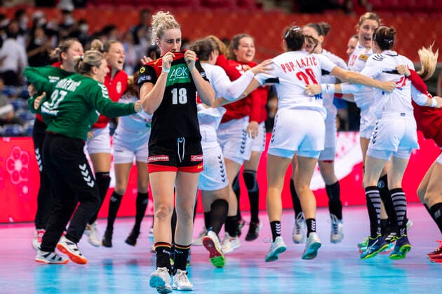 Handball, Women WM 2019, Main Round, Group 1, 7 Matchday , Germany Serbia Mia Zschocke Germany Leverkusen dissatisfied disappointed disappointed down frustrated, Kumamoto Aqua Dome Kumamoto Japan