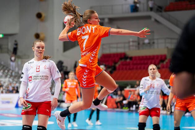 Handball, Women WM 2019, Main Round, Group 1, 7 Matchday , Denmark Netherlands v li Anne Mette Hansen Denmark , Debbie Bont Netherlands Kumamoto Aqua Dome Kumamoto Japan