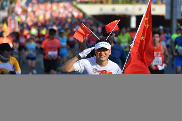 GUANGZHOU, CHINA - DECEMBER 08: Participants run during the 2019 Guangzhou Marathon on December 8, 2019 in Guangzhou, Guangdong Province China. A total of 30,000 runners from home and aboard participated in the 2019 Guangzhou Marathon on Sunday in Guangzhou.  Copyright: xVCGx CFP111262732220 