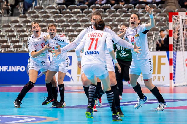 Handball, Women WM 2019, Main Round, Group 1, 7 Matchday , Germany Serbia the Team of Serbia, Final Cheers Final Cheers Emotion Joy Kumamoto Aqua Dome Kumamoto Japan