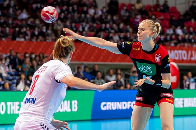 Handball, Women WM 2019, Main Round, Group 1, 7 Matchday , Germany Serbia Kim Naidzinavicius Germany Bietigheim Kumamoto Aqua Dome Kumamoto Japan