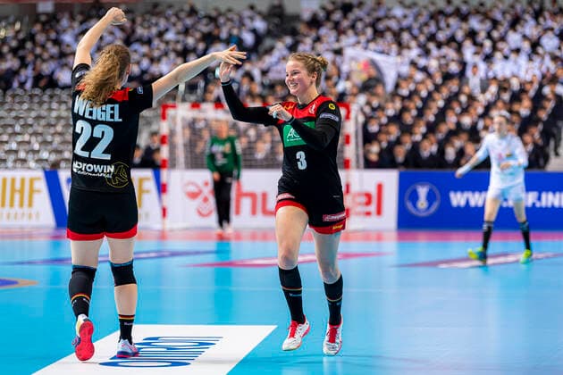 Handball, Women WM 2019, Main Round, Group 1, 7 Matchday , Germany Serbia v li Maren Weigel Germany Metzingen , Amelie Berger Germany Bietigheim Jubel Freude Emotion Kumamoto Aqua Dome Kumamoto Japan