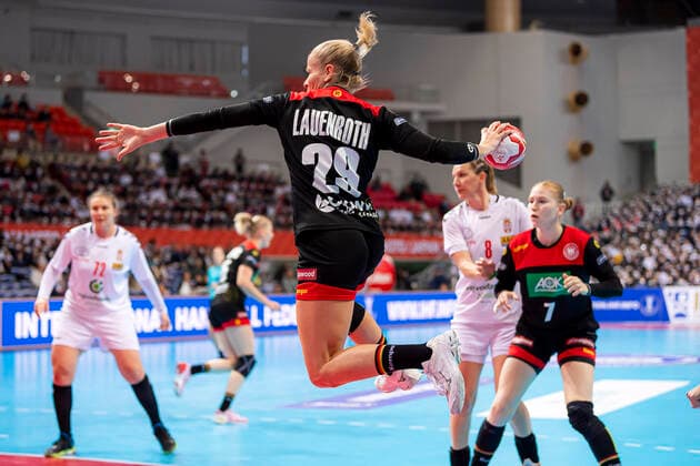 Handball, Women WM 2019, Main Round, Group 1, 7 Matchday , Germany Serbia Antje Lauenroth Germany Bietigheim Kumamoto Aqua Dome Kumamoto Japan