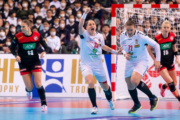 Handball, Women WM 2019, Main Round, Group 1, 7 Matchday , Germany Serbia v li Julia Behnke Germany Rostov Don , Jovana Stoiljkovic Serbia , Dragana Cvijic Serbia Kumamoto Aqua Dome Kumamoto Japan