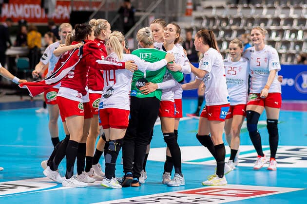 Handball, Women WM 2019, Main Round, Group 1, 7 Matchday , Denmark Netherlands the team of Denmark, Final Cheers Final Cheers Emotion Joy Kumamoto Aqua Dome Kumamoto Japan