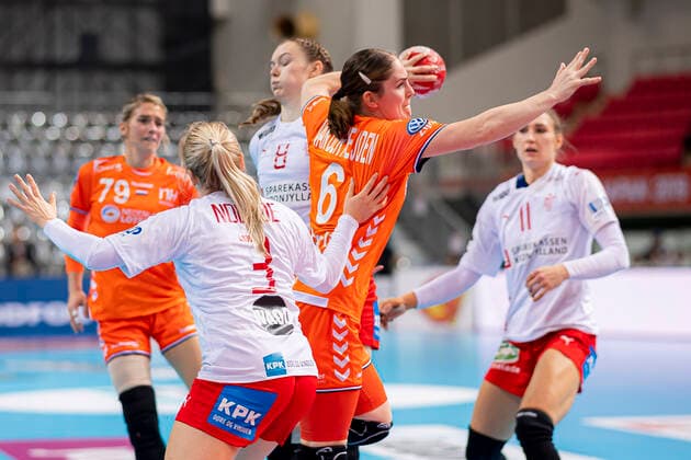 Handball, Womens World Cup 2019, Main Round, Group 1, 7 Matchday , Denmark Netherlands v left in total Laerke Nolsoe Pedersen Denmark and Laura van der Heijden Netherlands Bietigheim Kumamoto Aqua Dome Kumamoto Japan