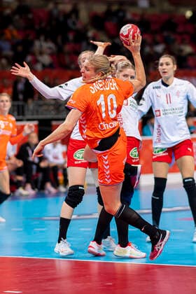 Handball, Women WM 2019, Main Round, Group 1, 7 Matchday , Denmark Netherlands Danick Snelder Netherlands Kumamoto Aqua Dome Kumamoto Japan