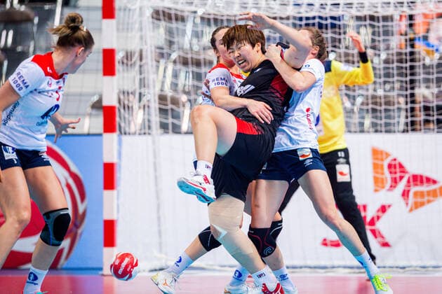 191209 Sojeong Yu of South Korea during the Women s World Handball Championship game between South Korea and Norway on December 9, 2019 in Kumamoto Photo Daniel Stiller Bildbyran kod DS 59421 bbeng dam women handball handboll world handball championship 2019 norway norge handball vm south korea,  Copyright: DANIELxSTILLER BB191209DS013