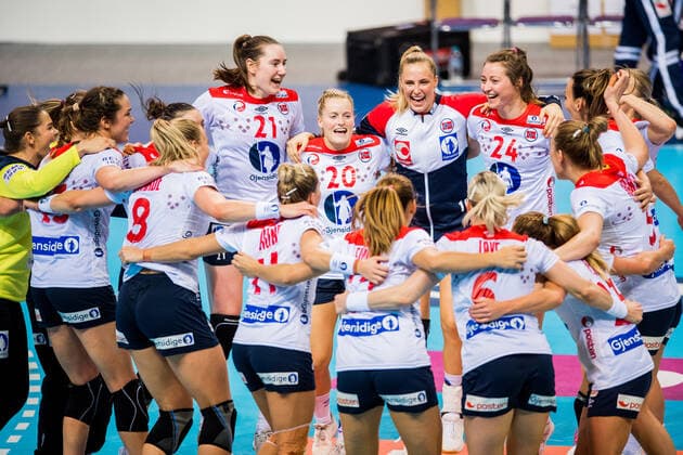 191209 Players of Norway celebrate after the Women s World Handball Championship game between South Korea and Norway on December 9, 2019 in Kumamoto Photo Daniel Stiller Bildbyran kod DS 59421 bbeng dam women handball handboll world handball championship 2019 norway norge handball vm south korea celebration jubel,  Copyright: DANIELxSTILLER BB191209DS027