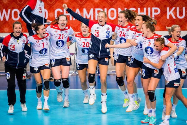 191209 Players of Norway celebrate after the Women s World Handball Championship game between South Korea and Norway on December 9, 2019 in Kumamoto Photo Daniel Stiller Bildbyran kod DS 59421 bbeng dam women handball handboll world handball championship 2019 norway norge handball vm south korea celebration jubel,  Copyright: DANIELxSTILLER BB191209DS028
