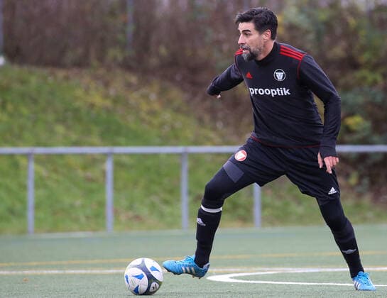08 12 2019 Germany, Aichwald, Fuvüball Kreisliga A1, ASV Aichwald vs TV Unterboihingen middle Zoltan Sebescen TV U