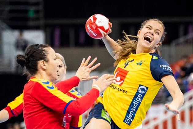 191210 Olivia Mellegard of Sweden during the Womens World Handball Championship match between Sweden and Romania on December 10, 2019 in Kumamoto Photo Ludvig Thunman BILDBYRAN kod LT 35698 bbeng dam women handball handball world 2019 sweden sweden romania romania,  Copyright: LUDVIGxTHUNMAN BB191210LT006