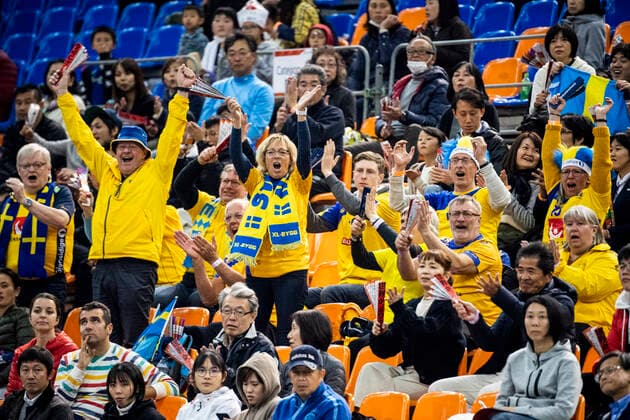 191210 Supporters of Sweden celebrate during the Women s World Handball Championship match between Sweden and Romania on December 10, 2019 in Kumamoto Photo Ludvig Thunman BILDBYRAN kod LT 35698 bbeng dam women handball handboll world handball championship 2019 sverige sweden romania rumänien jubel publik celebration,  Copyright: LUDVIGxTHUNMAN BB191210LT008