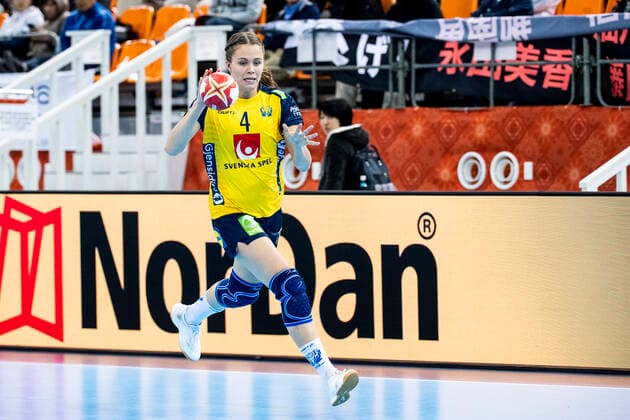 191210 Olivia Mellegard of Sweden during the Womens World Handball Championship match between Sweden and Romania on December 10, 2019 in Kumamoto Photo Ludvig Thunman BILDBYRAN kod LT 35698 bbeng dam women handball handball world 2019 sweden sweden romania romania,  Copyright: LUDVIGxTHUNMAN BB191210LT009