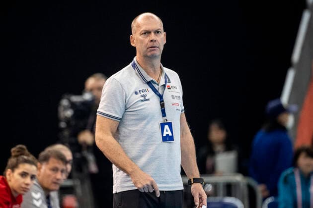 191210 head coach Tomas Ryde of Romania during the Womens World Handball Championship match between Sweden and Romania on December 10, 2019 in Kumamoto Photo Ludvig Thunman BILDBYRAN kod LT 35698 bbeng dam women handball handball world handball championship 2019 sweden sweden romania romania,  Copyright: LUDVIGxTHUNMAN BB191210LT045