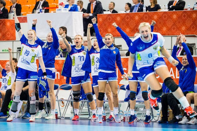 191211 Players of Russia celebrates during the Women s World Handball Championship match between Spain and Russia on December 11, 2019 in Kumamoto Photo Ludvig Thunman BILDBYRAN kod LT 35699 bbeng dam women handball handboll world handball championship 2019 ryssland russia spain spanien jubel celebration,  Copyright: LUDVIGxTHUNMAN BB191211LT005