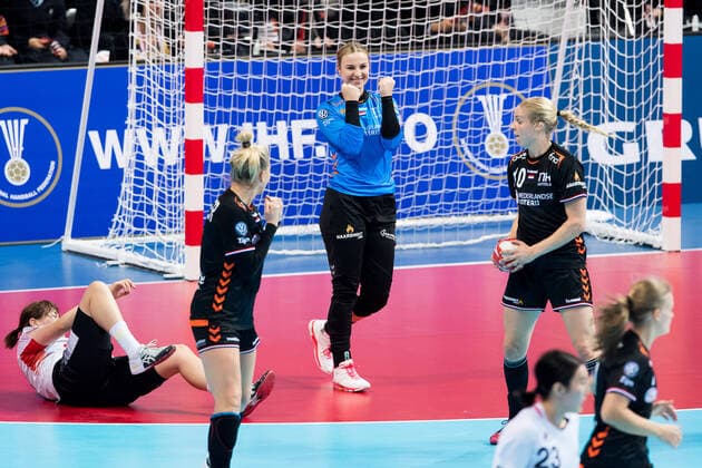 191211 Goalkeeper Rinka Duijndam of Netherlands celebrates during the Women s World Handball Championship game between Netherlands and South Korea on December 11, 2019 in Kumamoto Photo Daniel Stiller Bildbyran kod DS 59423 bbeng dam women handball handboll world handball championship 2019 handball vm netherlands holland south korea jubel,  Copyright: DANIELxSTILLER BB191211DS005