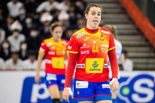 191211 Ainhoa Hernandez Serrador of Spain looks dejected during the Women s World Handball Championship match between Spain and Russia on December 11, 2019 in Kumamoto Photo Ludvig Thunman BILDBYRAN kod LT 35699 bbeng dam women handball handboll world handball championship 2019 ryssland russia spain spanien depp dejection,  Copyright: LUDVIGxTHUNMAN BB191211LT016