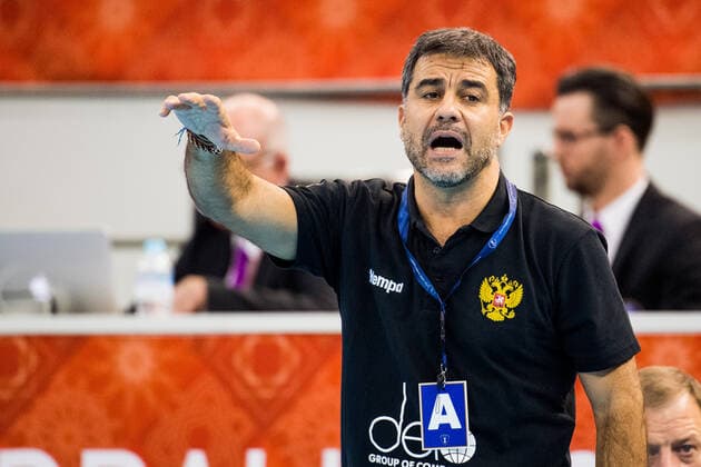 191211 Head coach Ambrosio Jose Martin Cedres of Russia during the Women s World Handball Championship match between Spain and Russia on December 11, 2019 in Kumamoto Photo Ludvig Thunman BILDBYRAN kod LT 35699 bbeng dam women handball handboll world handball championship 2019 ryssland russia spain spanien,  Copyright: LUDVIGxTHUNMAN BB191211LT024