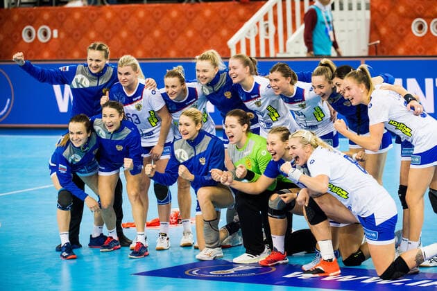 191211 Players of Russia celebrates after the Womens World Handball Championship match between Spain and Russia on December 11, 2019 in Kumamoto Photo Ludvig Thunman BILDBYRAN code LT 35699 bbeng dam women handball handball world handball championship 2019 russia russia spain group picture team photo celebration celebration,  Copyright: LUDVIGxTHUNMAN BB191211LT037