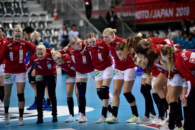 Fighting team before the handball match, in the intermediate round in Group 1, between Serbia and Denmark during the Womens Handball World Cup in Aqua Dome Kumamoto in Japan, Wednesday, December 11, 2019, Kumamoto Denmark,  Copyright: BoxAmstrupx COP222 spdk20191211-100918-L