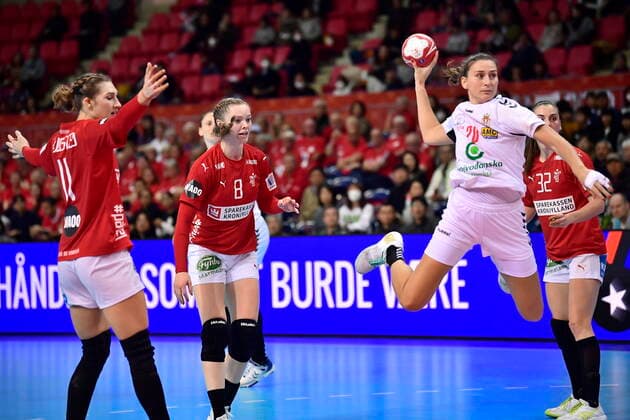The handball match, in the Group 1 intermediate round, between Serbia and Denmark during the Womens Handball World Cup at the Aqua Dome Kumamoto in Japan, Wednesday, December 11, 2019, Kumamoto Denmark,  Copyright: BoxAmstrupx COP222 spdk20191211-103018-L