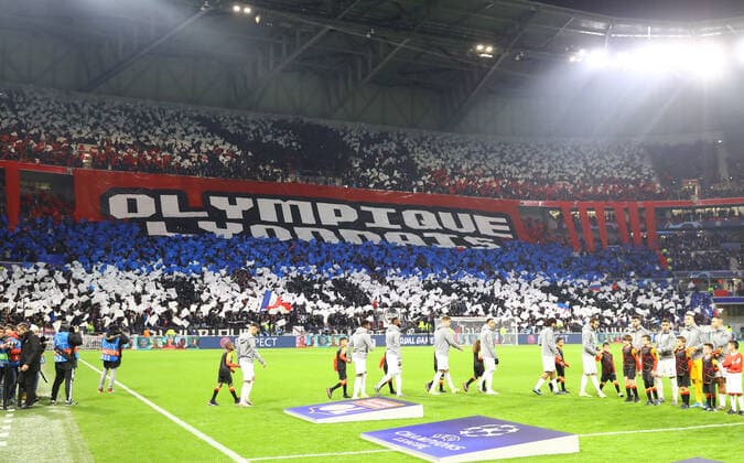 Lyon RB Leipzig Football Champions League Lyon, 10 12 2019, Groupama Stadium Lyonnais, Champions league , Olympique Lyon vs RB Leipzig 2 2 0 2 , Im Bild Fans of Olympique Lyon , UEFA regulations prohibit any use of photographs as image sequences and or quasi video ,