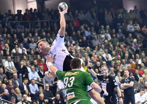 12 12 2019, xlakx, Handball Bundesliga, Fuechse Berlin THW Kiel emspor, from left to jump throw Harald Reinkind THW Kiel 6 ,Mijajlo Marsenic Fuechse Berlin 93 Berlin