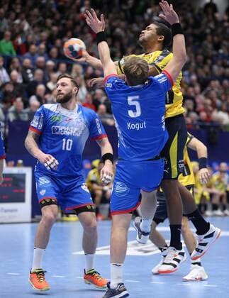 v l Fabian van Olphen TBV Lemgo Lippe 10 , Andrej Kogut TBV Lemgo Lippe 5 , Mads Mensah Rhein Neckar Loewen 22 GER, Handball, 1 Bundesliga, TBV Lemgo Lippe vs. Rhein Neckar Loewen, 12 12 2019 Lemgo Copyright: xStrohdiekx Eibner-Pressefotox EP_jsk