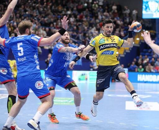 v l Andrej Kogut TBV Lemgo Lippe 5 , Fabian van Olphen TBV Lemgo Lippe 10 , Alexander Petersson Rhein Neckar Loewen 32 GER, Handball, 1 Bundesliga, TBV Lemgo Lippe versus Rhein Neckar Loewen, 12 12 2019 Lemgo Copyright: xStrohdiekx Eibner-Pressefotox EP_jsk