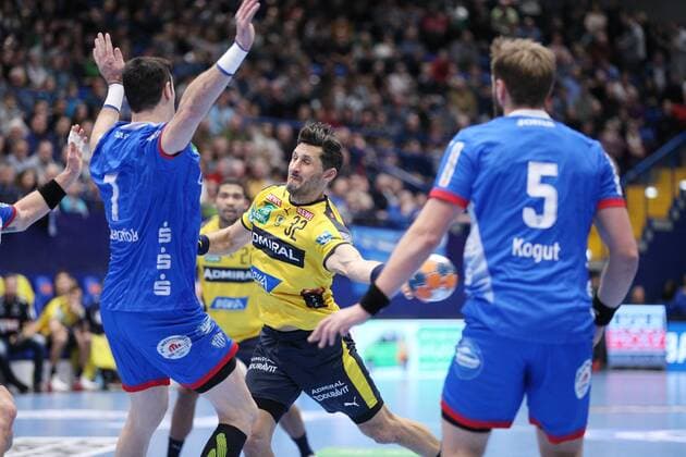 v l Isaias Guardiola TBV Lemgo Lippe 7 , Alexander Petersson Rhein Neckar Loewen 32 , Andrej Kogut TBV Lemgo Lippe 5 GER, Handball, 1 Bundesliga, TBV Lemgo Lippe vs. Rhein Neckar Loewen, 12 12 2019 Lemgo Copyright: xStrohdiekx Eibner-Pressefotox EP_jsk