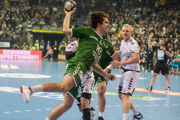 Jacob Tandrup Holm DK 6 Füchse Berlin sits down at the penalty area through action game scene landscape horizontal event event foxes Berlin vs. THW Kiel HBL Handball Bundesliga 2019 20 17 game day location location location Max Schmeling Halle Berlin Germany Germany Europe Date 12 12 2019 Stiehl Photography