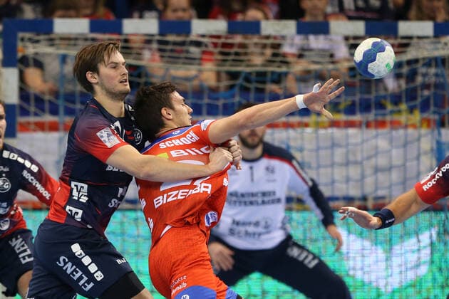 SG Flensburg Handewitt vs. HBW Balingen, LIQUI MOLY Handball Bundesliga, 12 12 19 Flensburg Jona Schoch HBW Balingen Weilstetten, 22 vs. Magnus Roed SG Flensburg Handewitt, 77 Copyright: xBEAUTIFULxSPORTS MarioxM.xKobergx