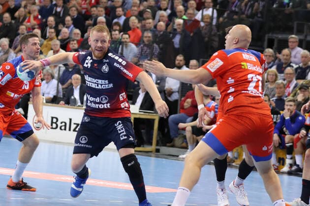 SG Flensburg Handewitt vs. HBW Balingen, LIQUI MOLY Handball Bundesliga, 12 12 19 Flensburg Jim Gottfridsson SG Flensburg Handewitt, 24 vs. Lars Roeller HBW Balingen Weilstetten, 27 Copyright: xBEAUTIFULxSPORTS MarioxM.xKobergx