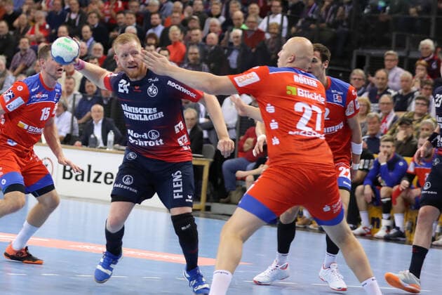 SG Flensburg Handewitt vs. HBW Balingen, LIQUI MOLY Handball Bundesliga, 12 12 19 Flensburg Jim Gottfridsson SG Flensburg Handewitt, 24 vs. Lars Roeller HBW Balingen Weilstetten, 27 Copyright: xBEAUTIFULxSPORTS MarioxM.xKobergx
