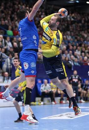 v l Isaias Guardiola TBV Lemgo Lippe 7 , Steffen Faeth Rhein Neckar Loewen 23 GER, Handball, 1 Bundesliga, TBV Lemgo Lippe vs. Rhein Neckar Loewen, 12 12 2019 Lemgo Copyright: xStrohdiekx Eibner-Pressefotox EP_jsk