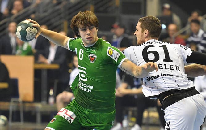 Jacob Tandrup Holm Füchse , with ball, right Hendrik Pekeler Kiel , Füchse Berlin THW Kiel 1 Bundesliga, DKB Handballbundesliga, 2019 2020 Men, Men, Men, Handball, Germany, Germany, Max Schmeling Halle Berlin, 12 12 2019