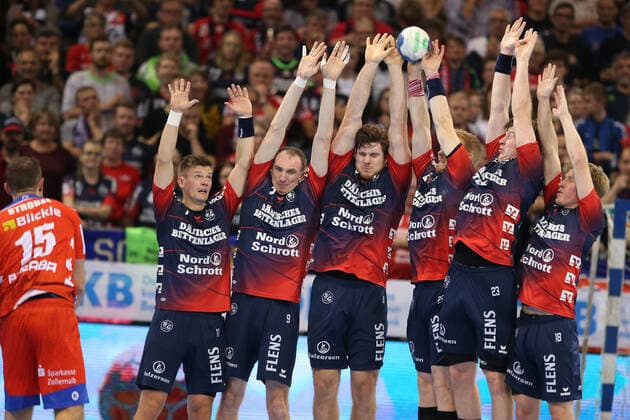 SG Flensburg Handewitt vs. HBW Balingen, LIQUI MOLY Handball Bundesliga, 12 12 19 Flensburg Martin Strobel HBW Balingen Weilstetten, 15 against the SG Flensburg Handewitt block Copyright: xBEAUTIFULxSPORTS MarioxM.xKobergx