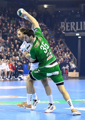 12 12 2019, xlakx, Handball Bundesliga, Fuechse Berlin THW Kiel emspor, v l Steffen Weinhold THW Kiel 13 ,Marko Kopljar Fuechse Berlin 35 Berlin