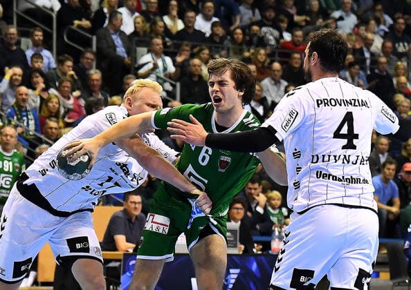 12 12 2019, xlakx, Handball Bundesliga, Fuechse Berlin THW Kiel emspor, v l Patrick Wiencek THW Kiel 17 ,am Ball Jacob Tandrup Holm Fuechse Berlin 6 ,Domagoj Duvnjak THW Kiel 4 Berlin