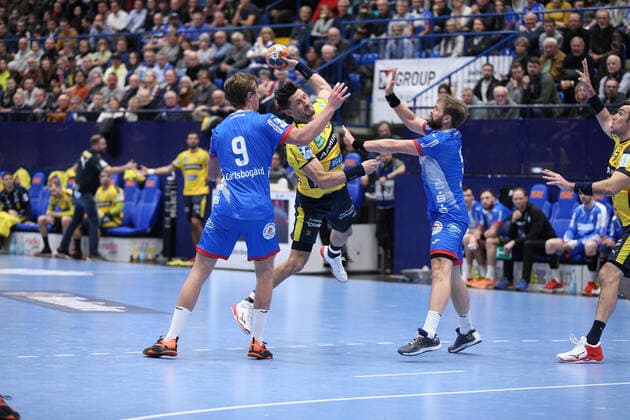 v l Jonathan Carlsbogard TBV Lemgo Lippe 9 , Alexander Petersson Rhein Neckar Loewen 32 , Andrej Kogut TBV Lemgo Lippe 5 GER, Handball, 1 Bundesliga, TBV Lemgo Lippe vs Rhein Neckar Loewen, 12 12 2019 Lemgo Copyright: xStrohdiekx Eibner-Pressefotox EP_jsk