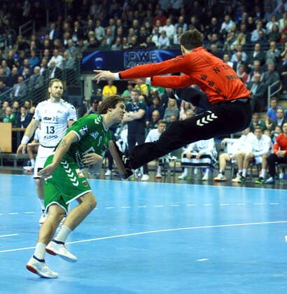 GER, DHB, 1 HBL, FUECHSE BERLIN VS THW KIEL 12 12 2019, Max Schmeling Halle, Berlin, GER, DHB, 1 HBL, FUECHSE BERLIN VS THW KIEL, DHB regulations prohibit any use of photographs as image sequences and or quasi video in picture Jacob Tandrup Holm Fuechse Berlin 6 , Niklas Landin Jacobsen THW Kiel 1 nordphotox xEngler nph00076