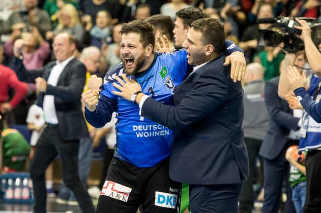 Berlin Goalkeeper Martin Ziemer GER 1 Foxes Berlin holds the last ball of the Kielers and saves the Berliners the victory with a goal difference here at the cheering after the game action game scene landscape horizontal horizontal event event foxes Berlin vs. THW Kiel HBL Handball Bundesliga 2019 20 17 game location location Max Schmeling Halle Berlin Germany Europe Date Date 12 12 2019 Stiehl Photography
