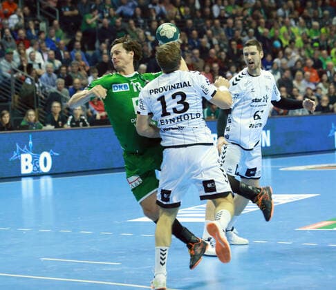 GER, DHB, 1 HBL, FUECHSE BERLIN VS THW KIEL 12 12 2019, Max Schmeling Halle, Berlin, GER, DHB, 1 HBL, FUECHSE BERLIN VS THW KIEL, DHB regulations prohibit any use of photographs as image sequences and or quasi video in picture Hans Lindberg Fuechse Berlin 18 , Steffan Weinhold THW Kiel 13 , Hendrik Pekeler THW Kiel 61 nordphotox xEngler nph00076