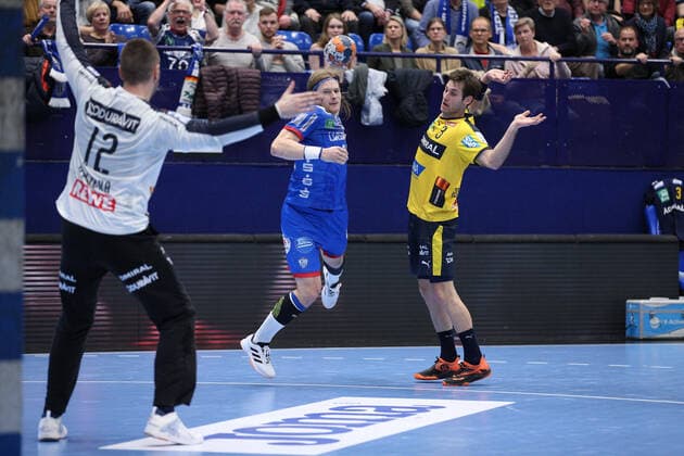 v l Andreas Palicka Rhein Neckar Loewen 12 , Andreas Cederholm TBV Lemgo Lippe 34 , Uwe Gensheimer Rhein Neckar Loewen 3 GER, Handball, 1 Bundesliga, TBV Lemgo Lippe versus Rhein Neckar Loewen, 12 12 2019 Lemgo Copyright: xStrohdiekx Eibner-Pressefotox EP_jsk