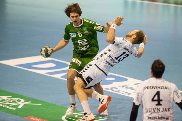 Jacob Tandrup Holm DK 6 Füchse Berlin sits down somewhat robust against Steffen Weinhold GER 13 THW Kiel through action game scene landscape horizontal event event foxes Berlin vs. THW Kiel HBL Handball Bundesliga 2019 20 17 game day location place Max Schmeling Halle Berlin Germany Germany Europe Date 12 12 12 2019 Stiehl Photography