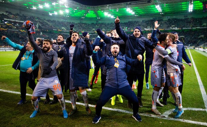 Bilder des Jahres 2019, Sport 12 Dezember Mönchengladbach, 12.12.2019 Istanbuler Schlussjubel Borussia Mönchengladbach - Istanbul Basaksehir FK *** Mönchengladbach, 12 12 2019 Istanbul Final Jubilee Borussia Mönchengladbach Istanbul Basaksehir FK