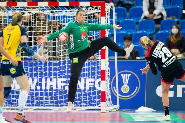 191213 Goalkeeper Filippa Idehn of Sweden during the Women s World Handball Championship game between Germany and Sweden on December 13, 2019 in Kumamoto Photo Daniel Stiller Bildbyran kod DS 59427 bbeng dam women handball handboll world handball championship 2019 handball sweden sverige vm germany tyskland,  Copyright: DANIELxSTILLER BB191213DS013