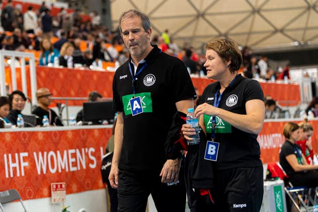 Handball, Women WM 2019, Match for 7th place, 9th matchday , Germany Sweden v left coach Henk Groener Germany , Co trainer Heike Horstmann Germany Kumamoto Park Dome Kumamoto Japan